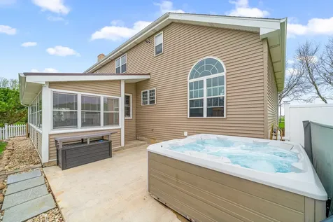 1758 North 44th Road Leland IL 60531