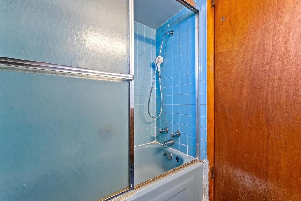 9232 South Eggleston Avenue Chicago IL 60620
