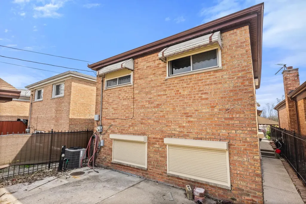 9232 South Eggleston Avenue Chicago IL 60620