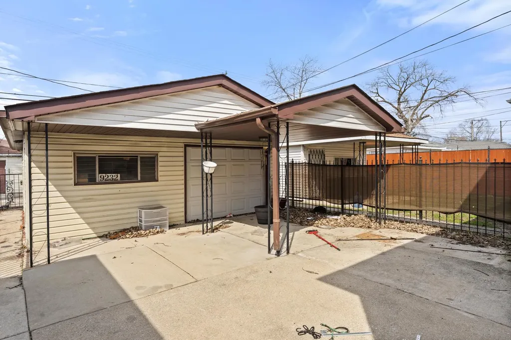 9232 South Eggleston Avenue Chicago IL 60620