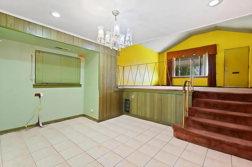 9232 South Eggleston Avenue Chicago IL 60620