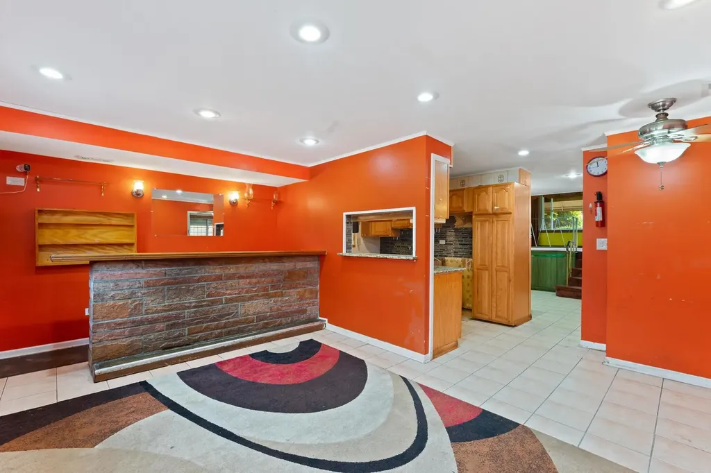 9232 South Eggleston Avenue Chicago IL 60620