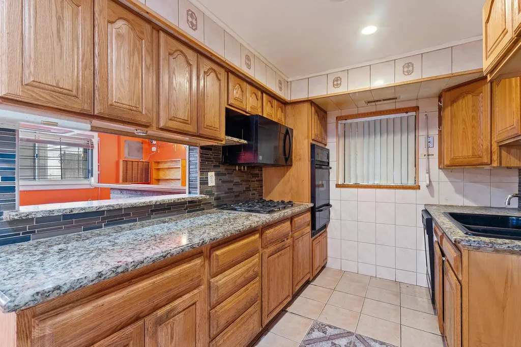 9232 South Eggleston Avenue Chicago IL 60620