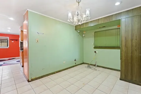 9232 South Eggleston Avenue Chicago IL 60620
