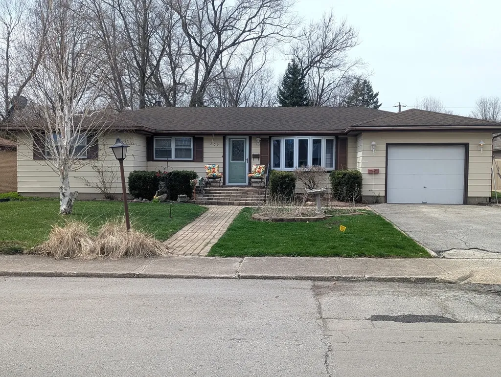 209 Hickory Lane Momence IL 60954