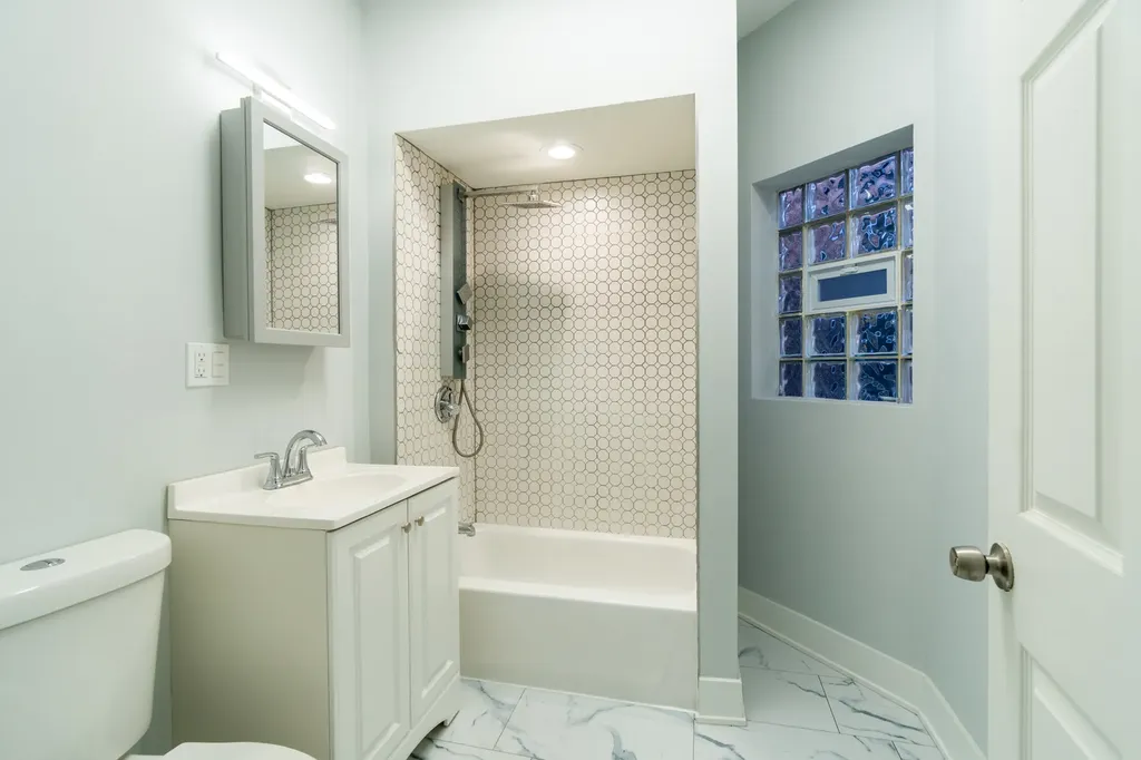 6961 South Eberhart Avenue Chicago IL 60637