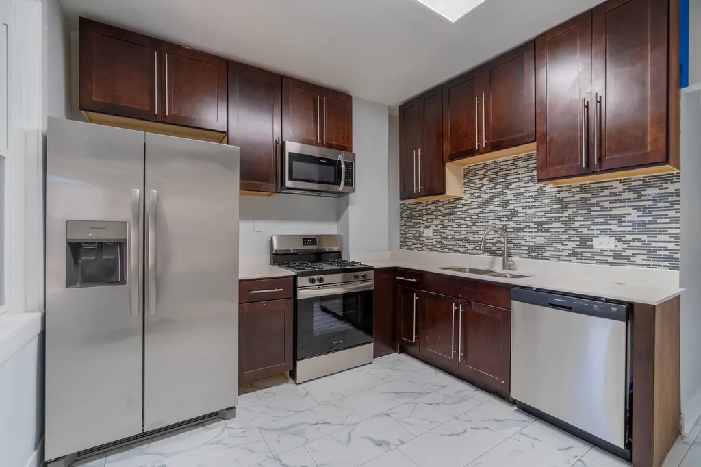 6961 South Eberhart Avenue Chicago IL 60637