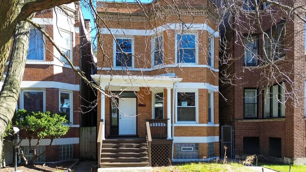 6961 South Eberhart Avenue Chicago IL 60637