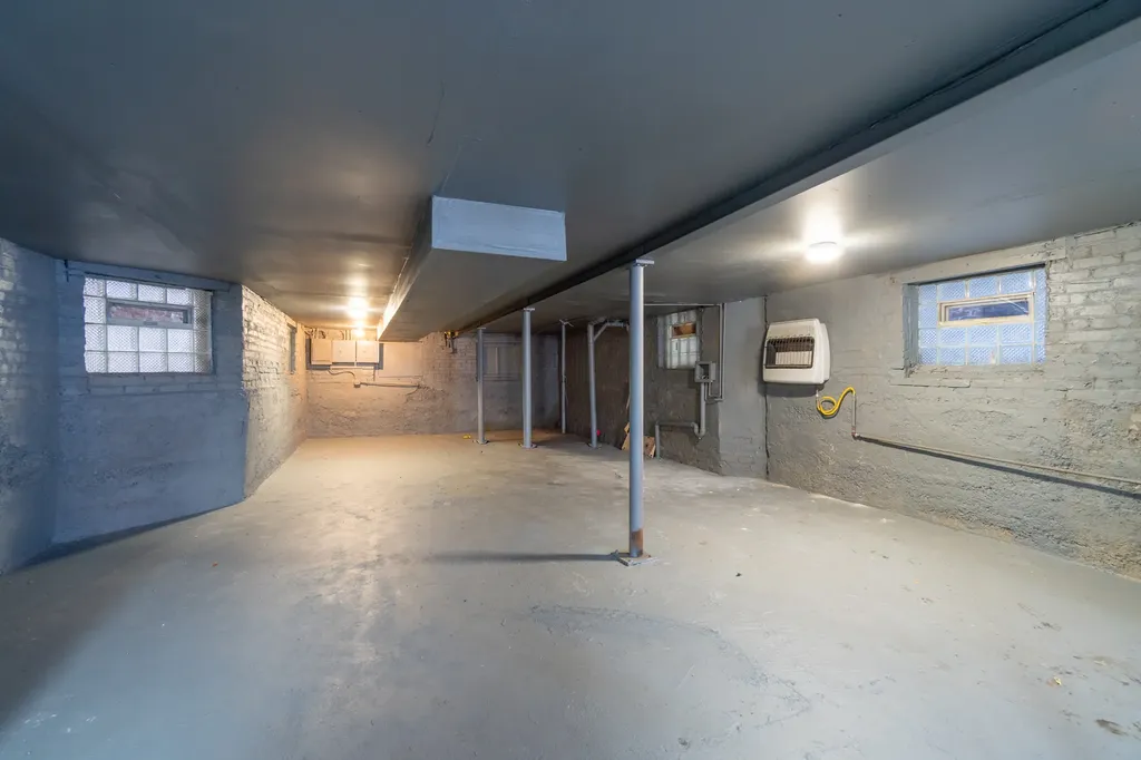 6961 South Eberhart Avenue Chicago IL 60637