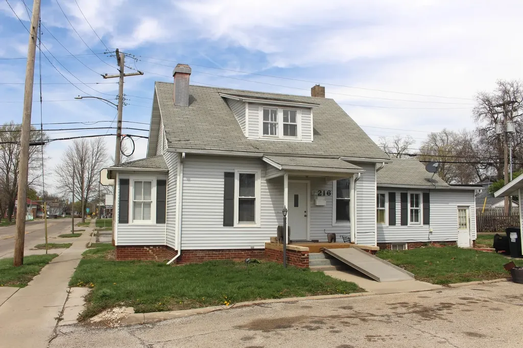 216 South Grant Street Clinton IL 61727