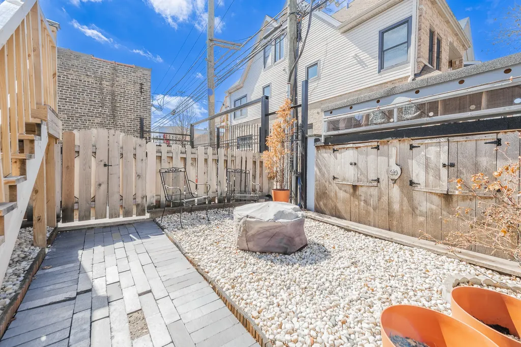 4054 North Western Avenue Chicago IL 60618