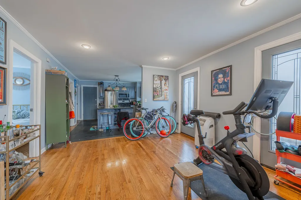 4054 North Western Avenue Chicago IL 60618