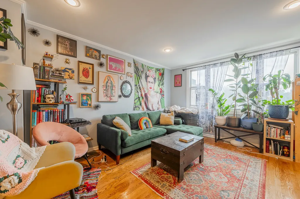4054 North Western Avenue Chicago IL 60618