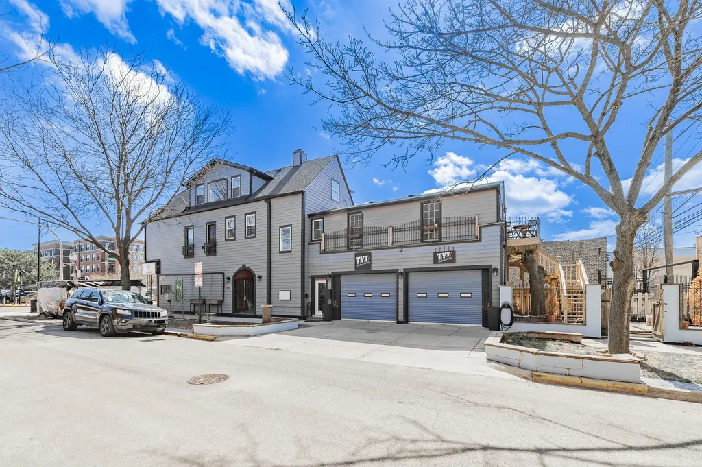 4054 North Western Avenue Chicago IL 60618