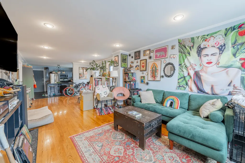 4054 North Western Avenue Chicago IL 60618