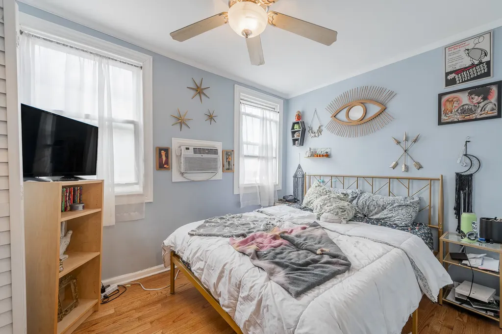 4054 North Western Avenue Chicago IL 60618
