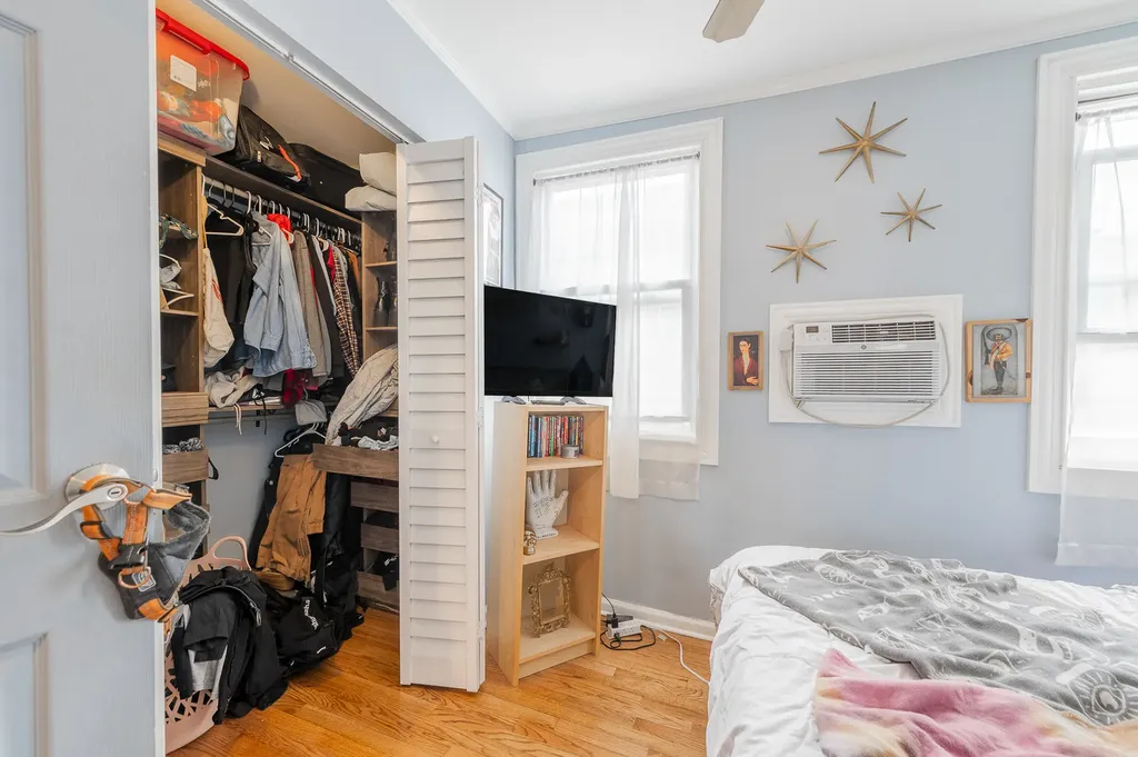 4054 North Western Avenue Chicago IL 60618