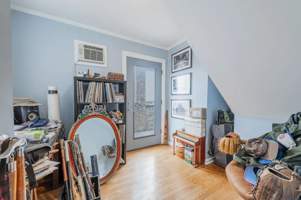 4054 North Western Avenue Chicago IL 60618