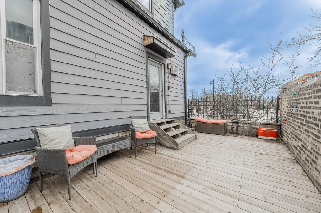 4054 North Western Avenue Chicago IL 60618
