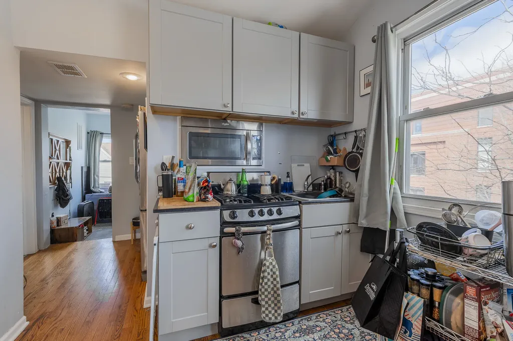 4054 North Western Avenue Chicago IL 60618
