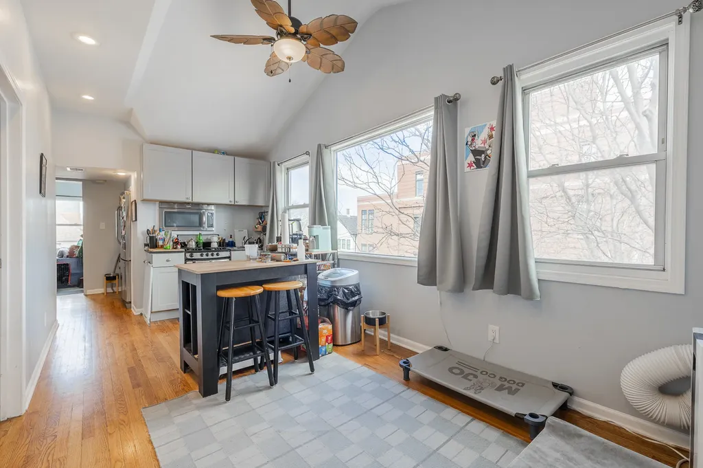 4054 North Western Avenue Chicago IL 60618