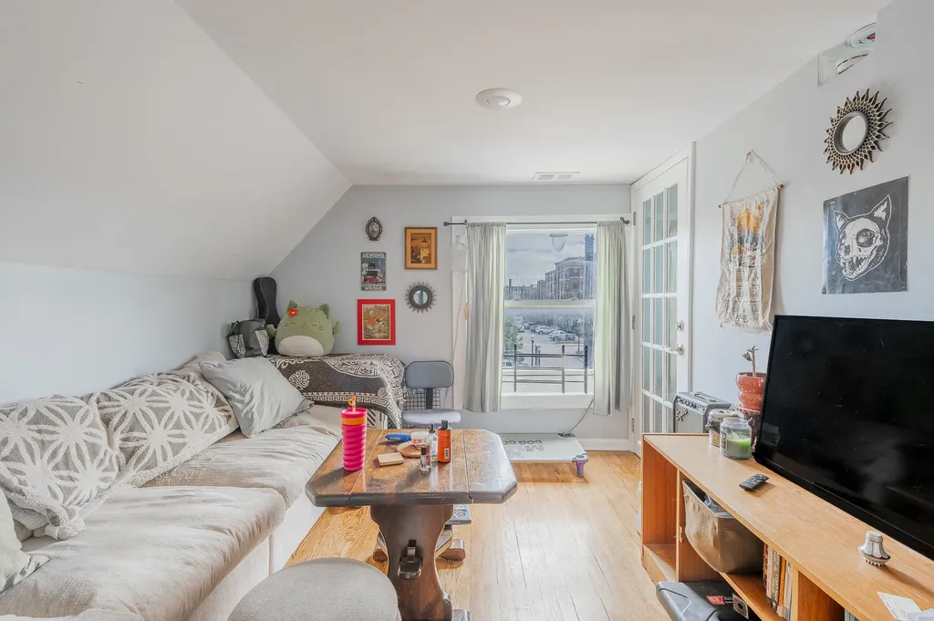4054 North Western Avenue Chicago IL 60618