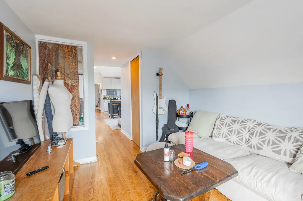 4054 North Western Avenue Chicago IL 60618
