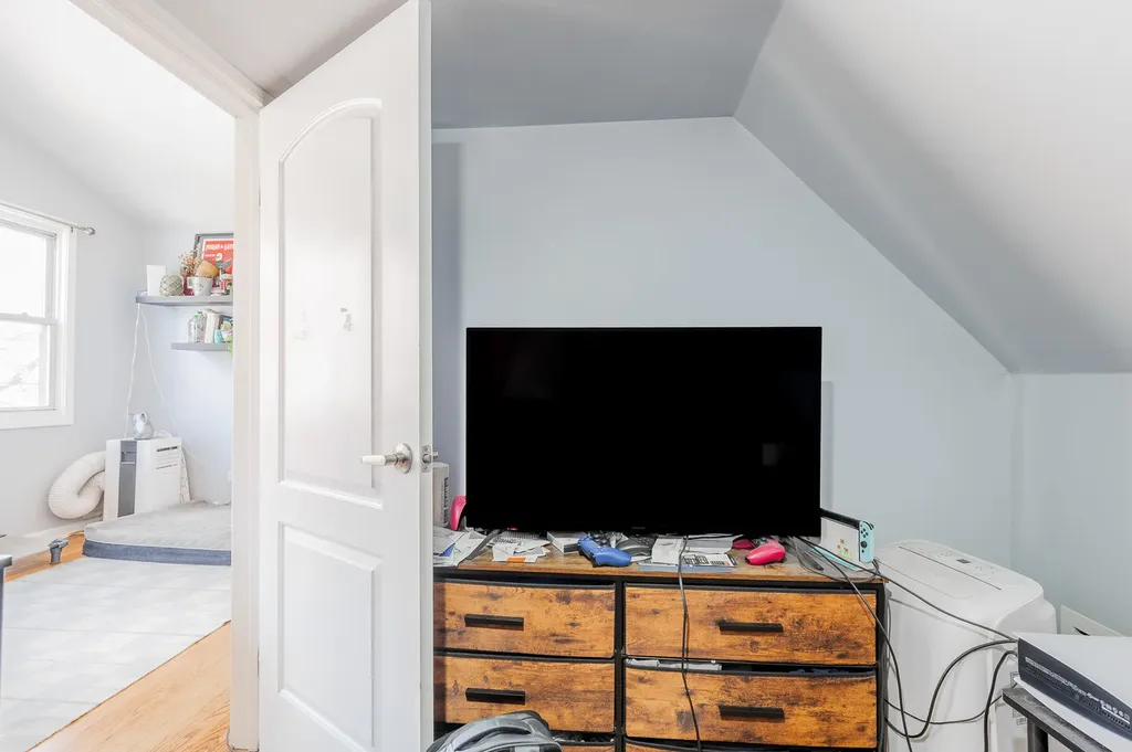 4054 North Western Avenue Chicago IL 60618