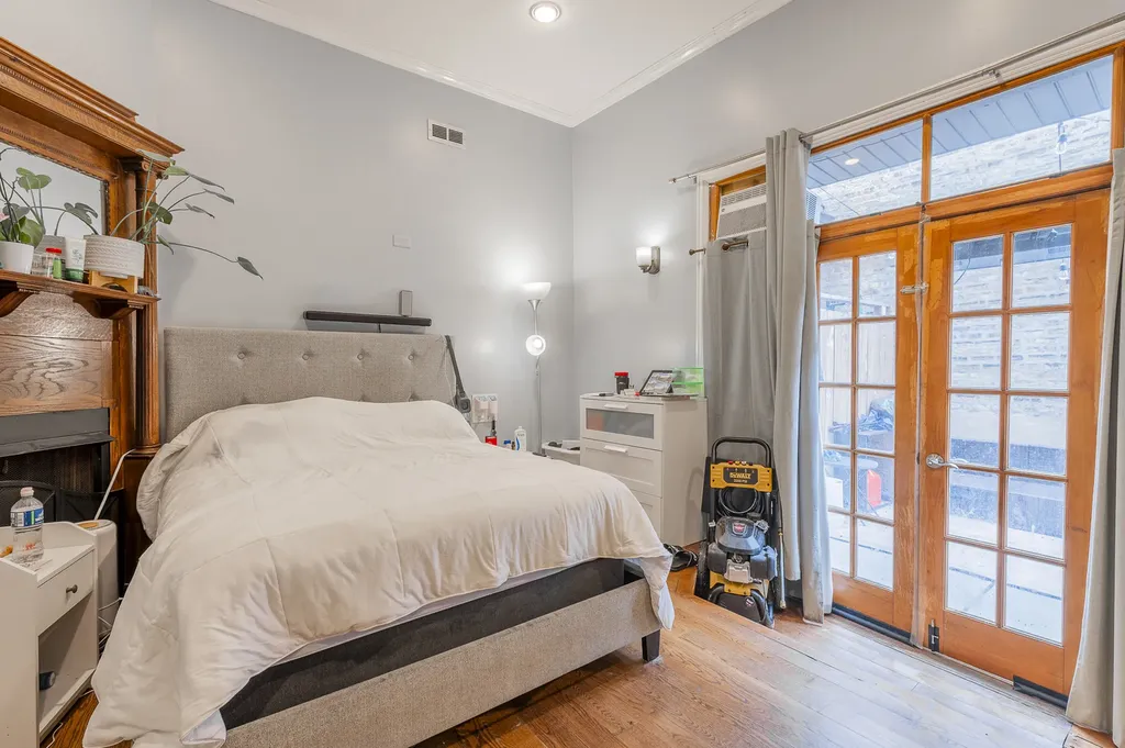 4054 North Western Avenue Chicago IL 60618
