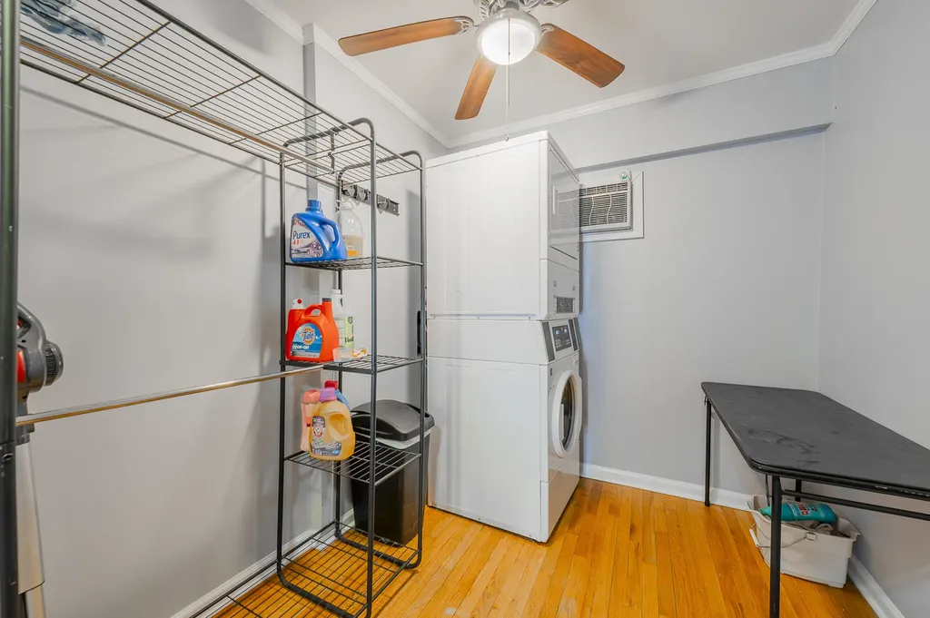 4054 North Western Avenue Chicago IL 60618