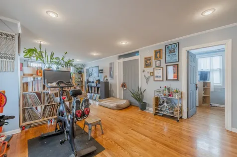 4054 North Western Avenue Chicago IL 60618