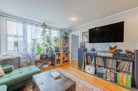 4054 North Western Avenue Chicago IL 60618