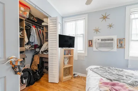 4054 North Western Avenue Chicago IL 60618