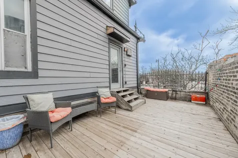 4054 North Western Avenue Chicago IL 60618