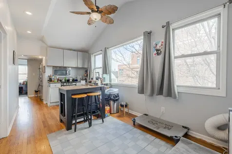 4054 North Western Avenue Chicago IL 60618