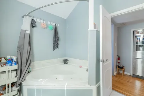 4054 North Western Avenue Chicago IL 60618