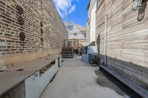 4054 North Western Avenue Chicago IL 60618