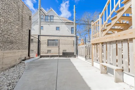 4054 North Western Avenue Chicago IL 60618
