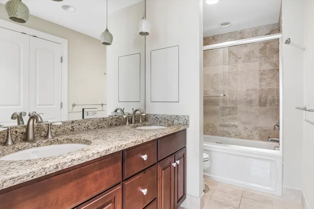 32 Kyle Court Willowbrook IL 60527