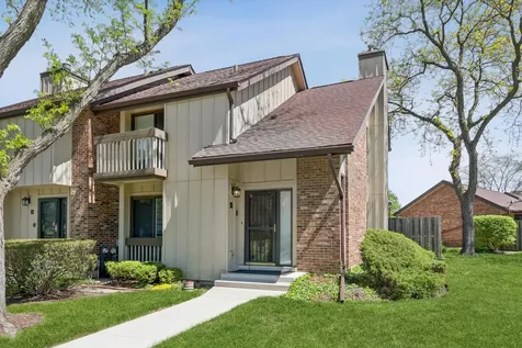32 Kyle Court Willowbrook IL 60527