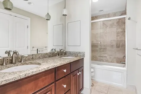 32 Kyle Court Willowbrook IL 60527