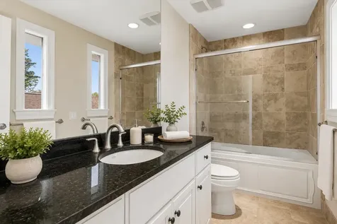 32 Kyle Court Willowbrook IL 60527