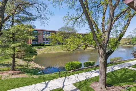 32 Kyle Court Willowbrook IL 60527