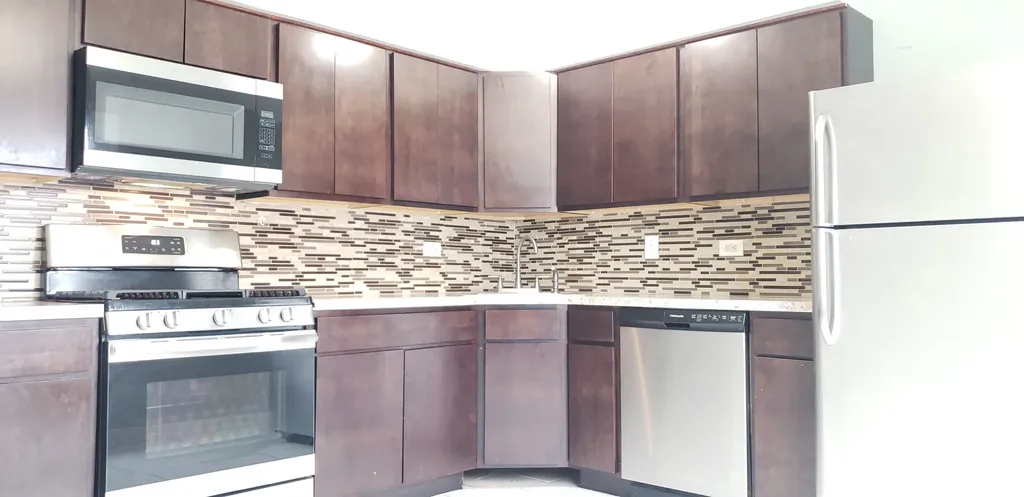 239 Malibu Drive Bolingbrook IL 60440