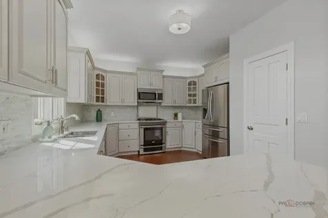 960 Danielson Court Gurnee IL 60031