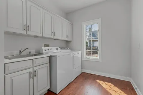 960 Danielson Court Gurnee IL 60031