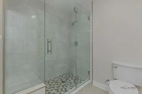 960 Danielson Court Gurnee IL 60031