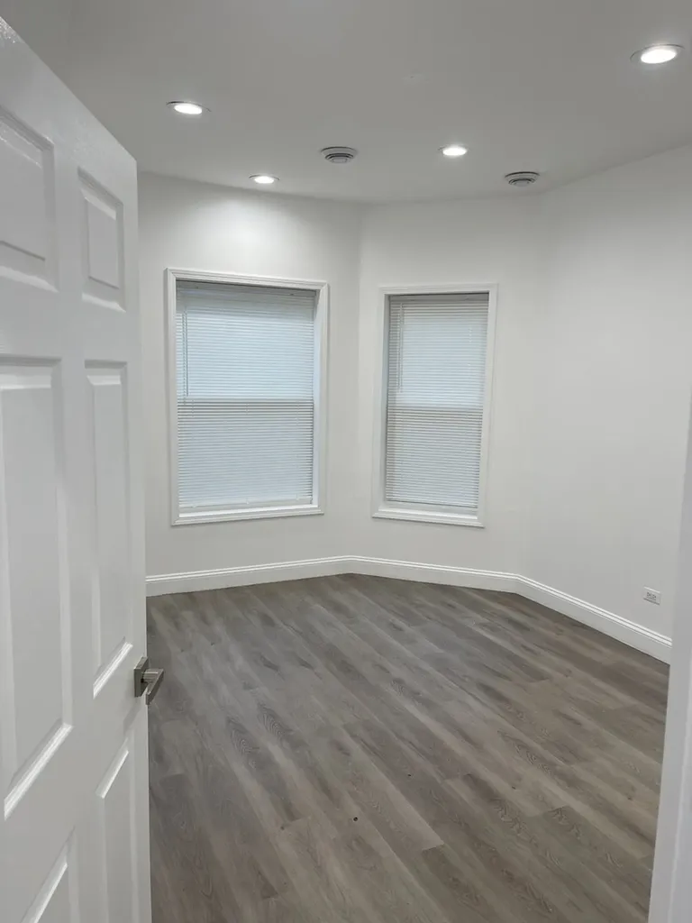 6141 South Eberhart Avenue Chicago IL 60637