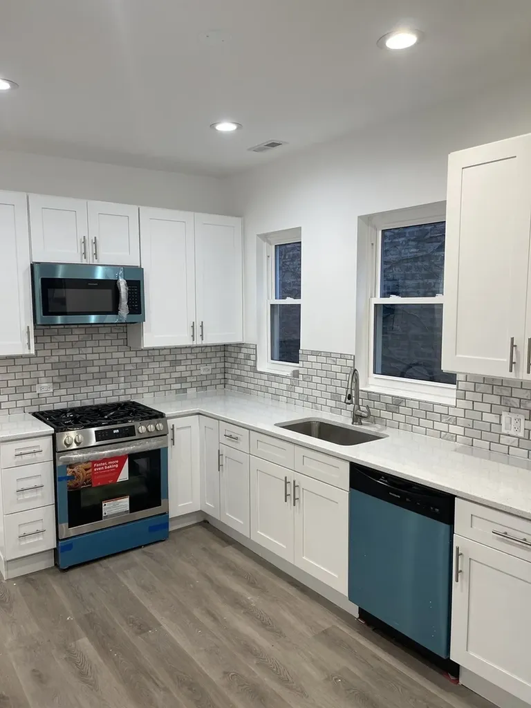 6141 South Eberhart Avenue Chicago IL 60637