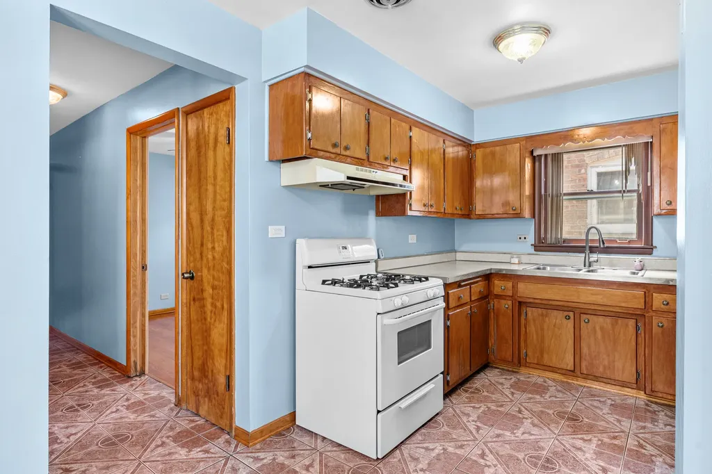 3855 West 58th Place Chicago IL 60629